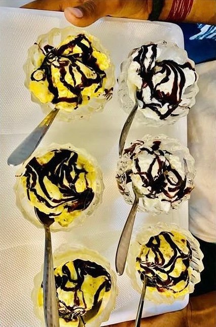 Ice cream cups with chocolate drizzle